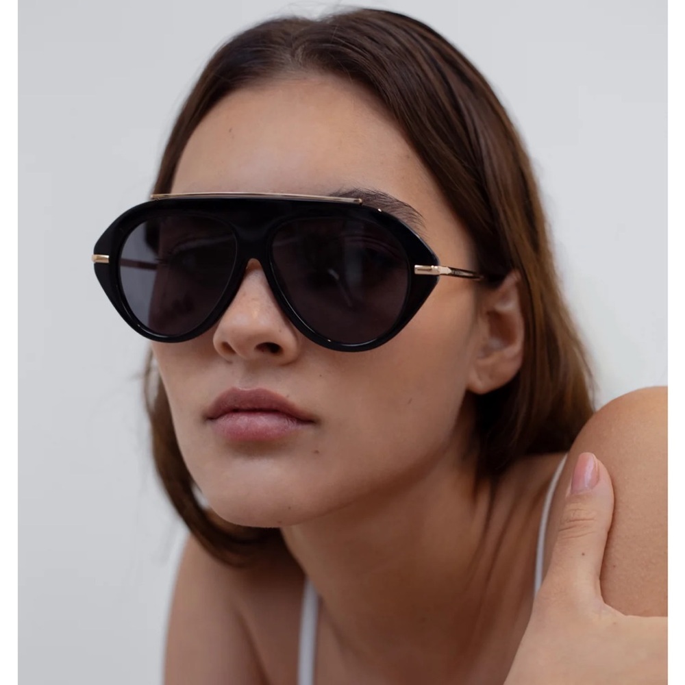 NWT Past Midnight Icon Sunglasses